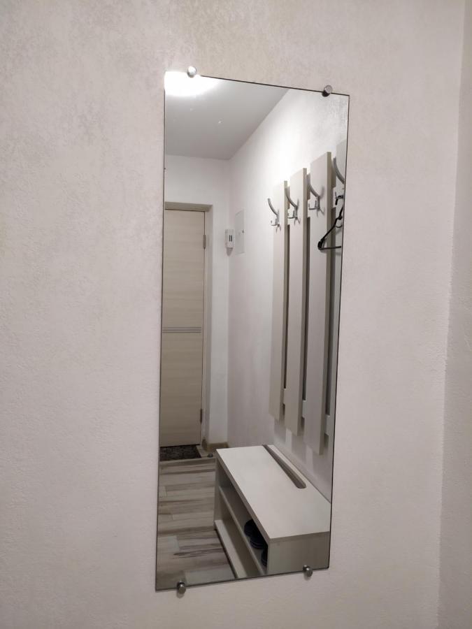 Нова 2Х Кімнатна В Центре 罗夫诺 外观 照片